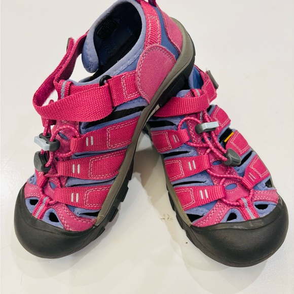 Keen Kids' Fuchsia and Black Outdoor Sandals Mint Condition Size 4 Big Girl - Picture 3 of 11
